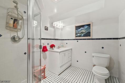 951 Darien Terrace Teaneck NJ 07666