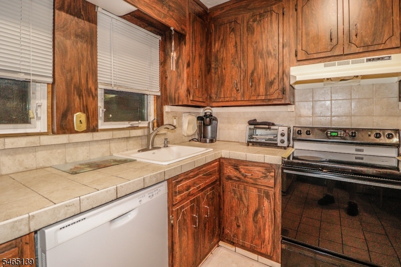 97 Sterling Drive Woodbridge NJ 07067