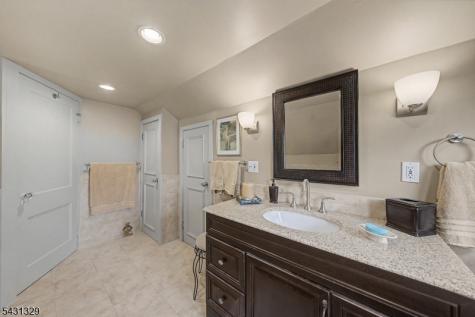 287 Madison Avenue New Milford NJ 07646