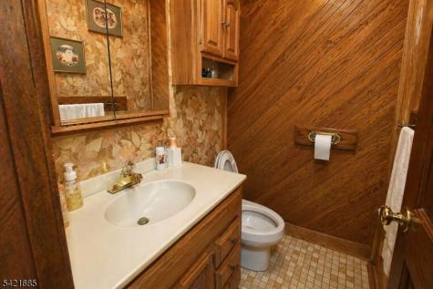 90 Emmans Road Roxbury NJ 07852