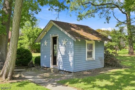 429 Greenwich Street Belvidere NJ 07823