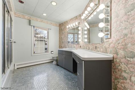 608 Meadow Street Roselle NJ 07203
