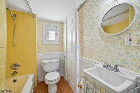 16 Fairchild Avenue Morris NJ 07950