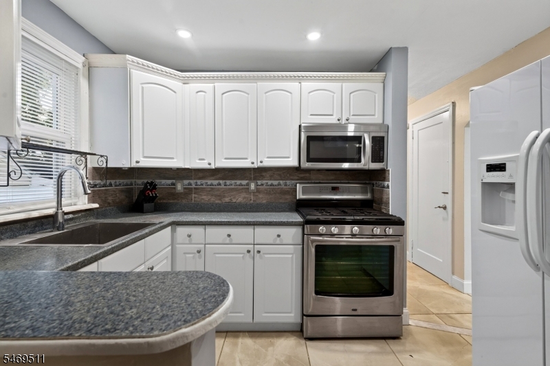 214 Floral Street Roselle NJ 07203