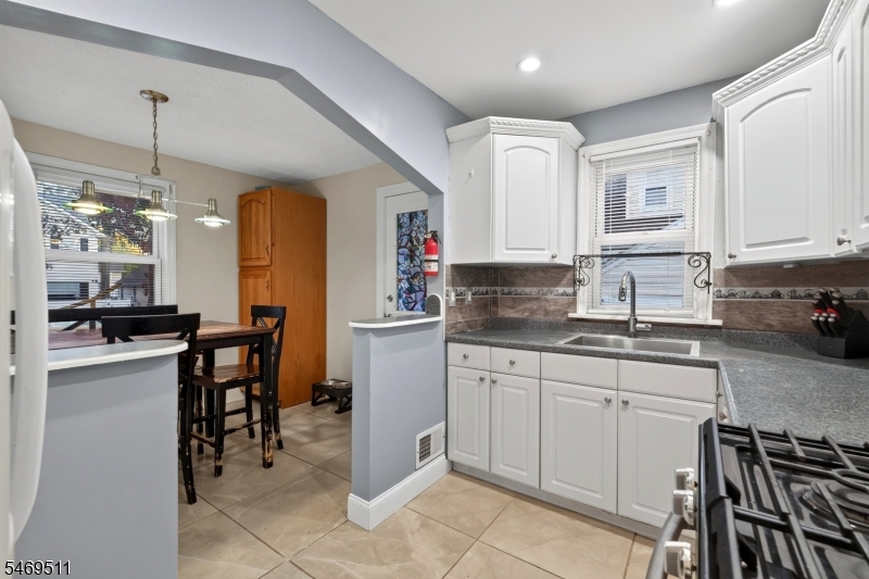214 Floral Street Roselle NJ 07203