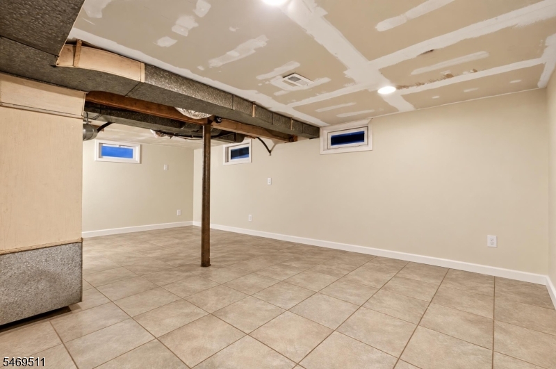 214 Floral Street Roselle NJ 07203