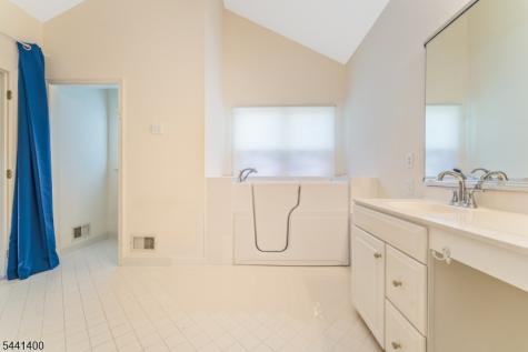 3 Stark Court Raritan NJ 08551