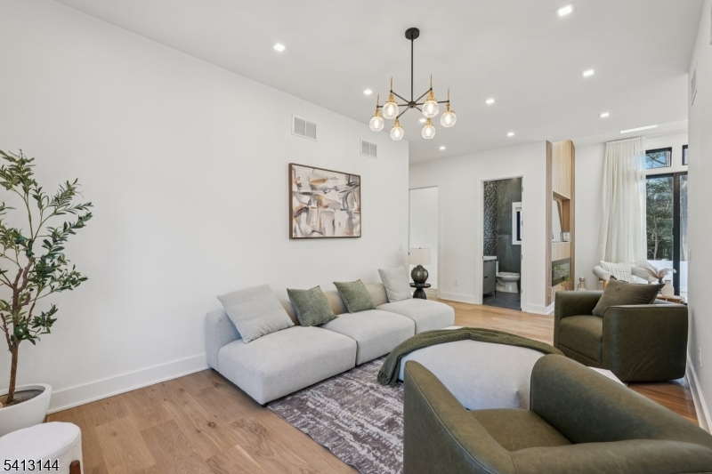 39 Billingsley Drive Livingston NJ 07039