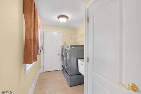 17 Carlisle Court Chester NJ 07930