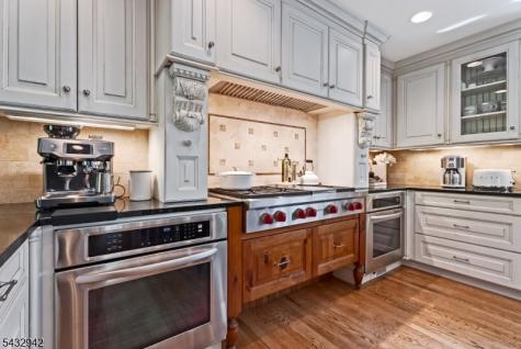 16 Farm Road Chester NJ 07930
