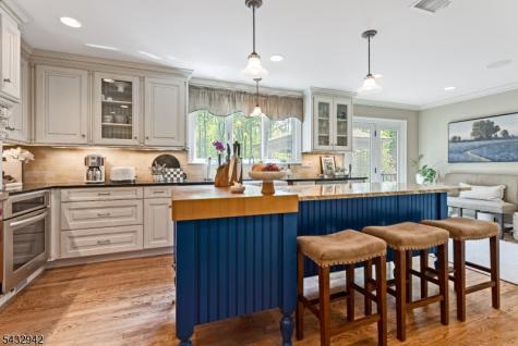 16 Farm Road Chester NJ 07930
