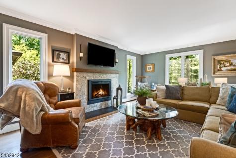 16 Farm Road Chester NJ 07930