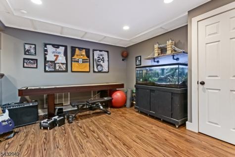 16 Farm Road Chester NJ 07930