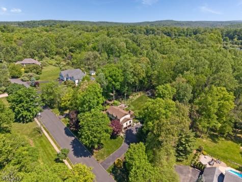 16 Farm Road Chester NJ 07930