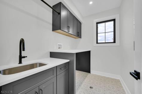 28 Bennington Road Livingston NJ 07039
