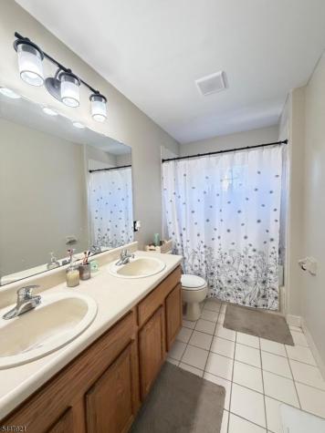 308 Stonehenge Drive Lopatcong NJ 08865
