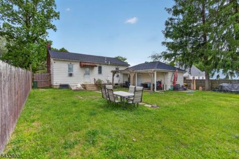 515 Lynda Road Lopatcong NJ 08865