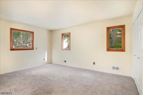15 Burrell Road Tewksbury NJ 08833