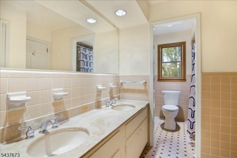 15 Burrell Road Tewksbury NJ 08833