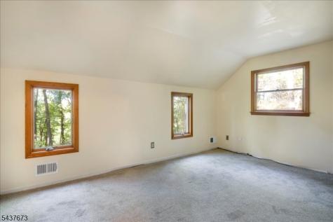 15 Burrell Road Tewksbury NJ 08833