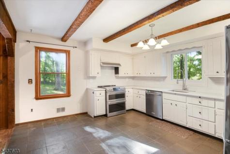 15 Burrell Road Tewksbury NJ 08833