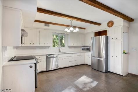 15 Burrell Road Tewksbury NJ 08833