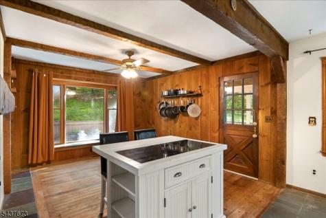 15 Burrell Road Tewksbury NJ 08833