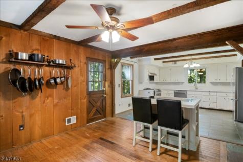 15 Burrell Road Tewksbury NJ 08833