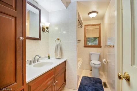 15 Burrell Road Tewksbury NJ 08833