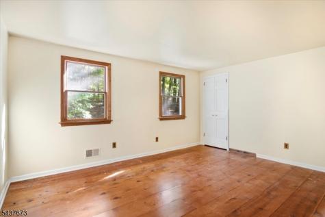 15 Burrell Road Tewksbury NJ 08833