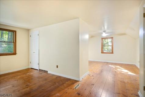 15 Burrell Road Tewksbury NJ 08833