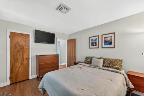 5 Gaston Avenue Raritan NJ 08869
