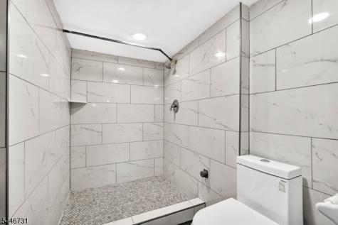 5 Gaston Avenue Raritan NJ 08869