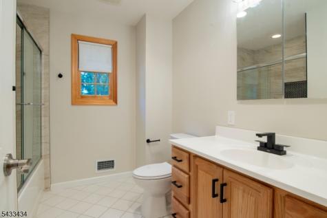 8 Liberty Lane Franklin NJ 08873