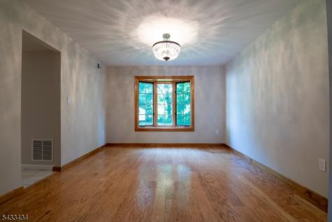8 Liberty Lane Franklin NJ 08873