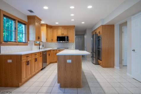 8 Liberty Lane Franklin NJ 08873
