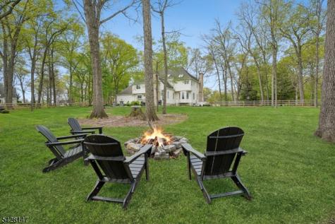 4 Flintlock Road Readington NJ 08822