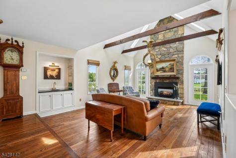 4 Flintlock Road Readington NJ 08822
