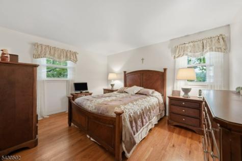 32 Crestwood Avenue Nutley NJ 07110