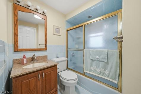 32 Crestwood Avenue Nutley NJ 07110