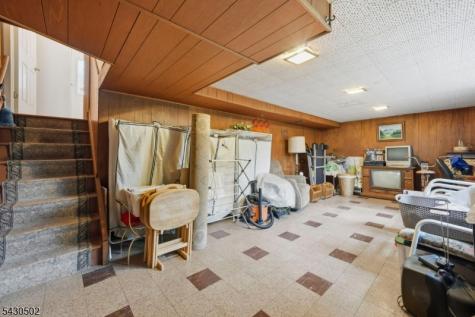 32 Crestwood Avenue Nutley NJ 07110
