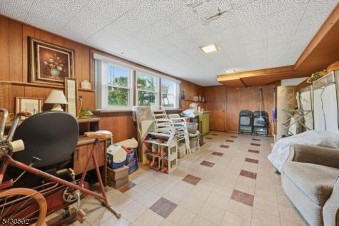 32 Crestwood Avenue Nutley NJ 07110