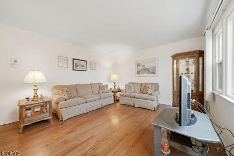 32 Crestwood Avenue Nutley NJ 07110