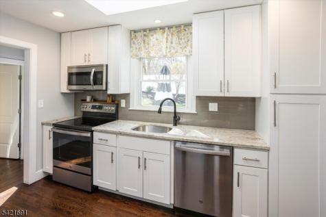 4 Valley View Road Chester NJ 07930