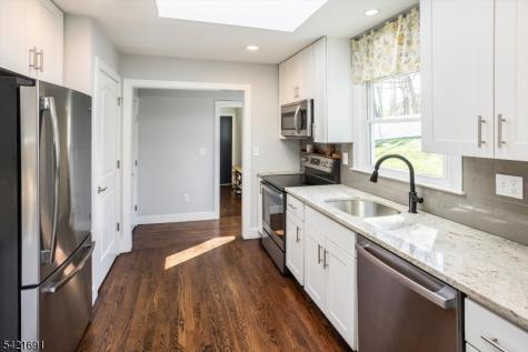4 Valley View Road Chester NJ 07930