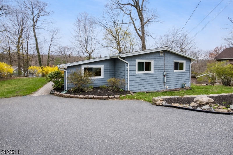 10 Laurel Trail Kinnelon NJ 07405