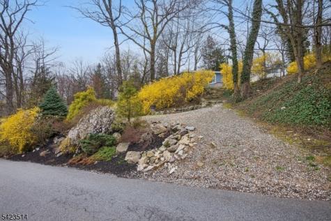 10 Laurel Trail Kinnelon NJ 07405