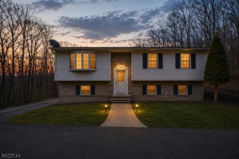 911 Upper Drive Stillwater NJ 07860