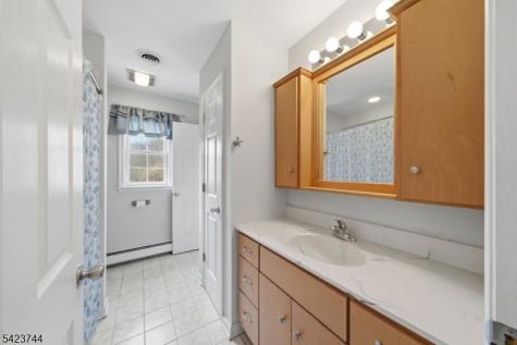 911 Upper Drive Stillwater NJ 07860