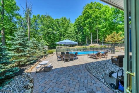 44 Nestlingwood Drive Washington NJ 07853